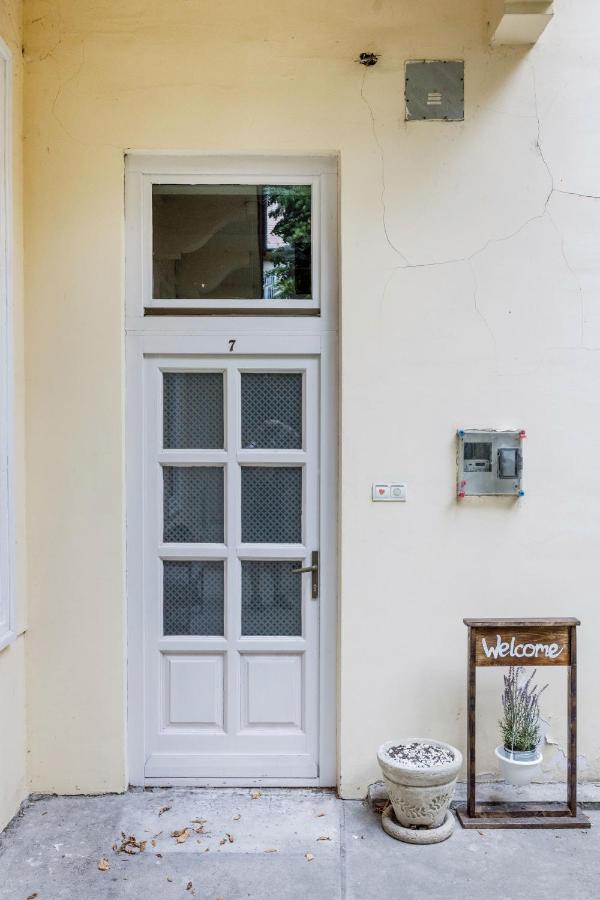 Lavender Apartment Budapest Exteriör bild